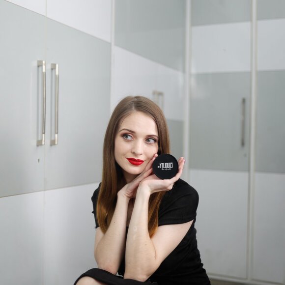 Brown Bronzer and Contour Compact with Smooth Texture - Picture 9 of 15